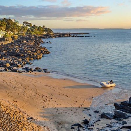 Takapuna Beachfront W Stunning Views Оукланд Екстериор снимка