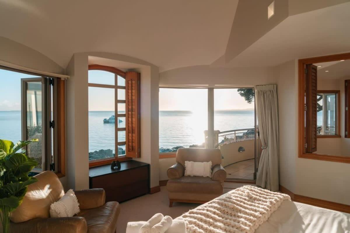 Takapuna Beachfront W Stunning Views Оукланд Екстериор снимка