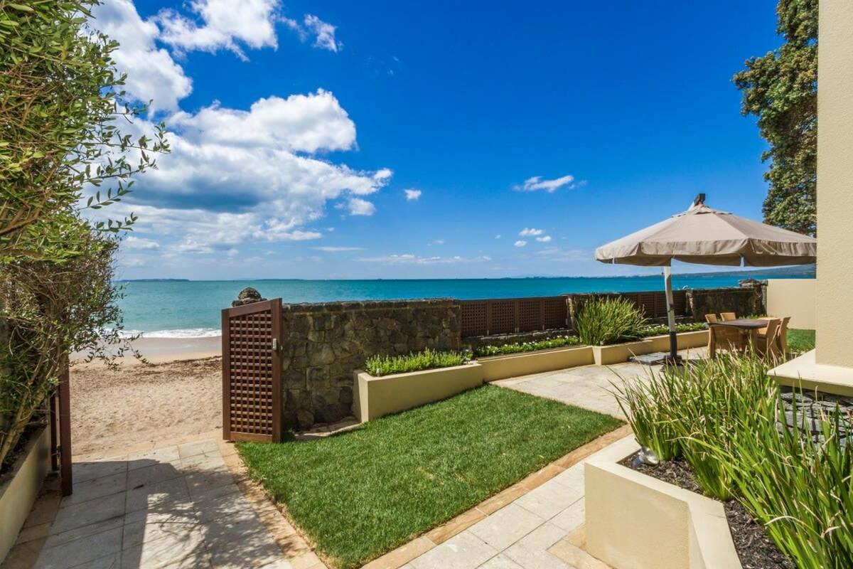 Takapuna Beachfront W Stunning Views Оукланд Екстериор снимка