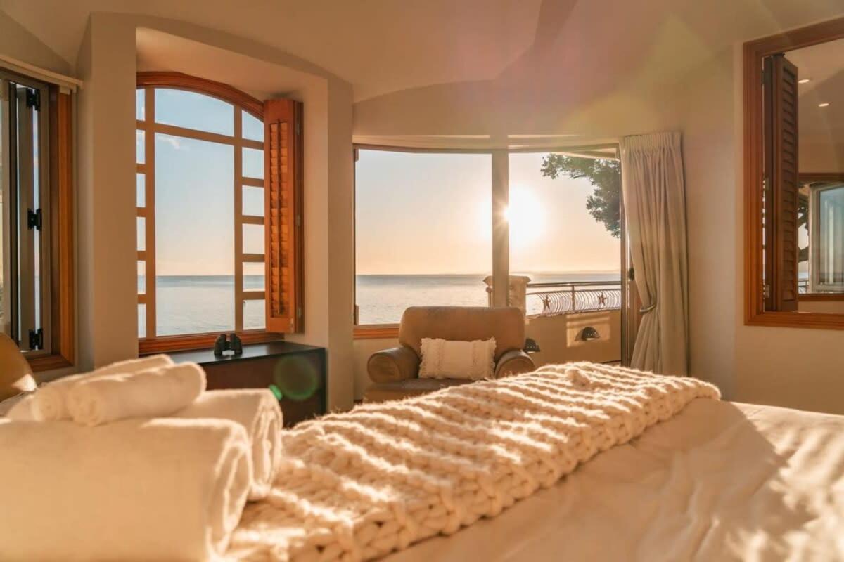 Takapuna Beachfront W Stunning Views Оукланд Екстериор снимка