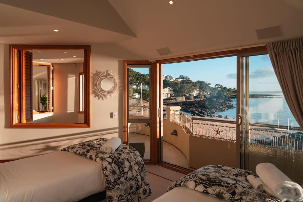 Takapuna Beachfront W Stunning Views Оукланд Екстериор снимка
