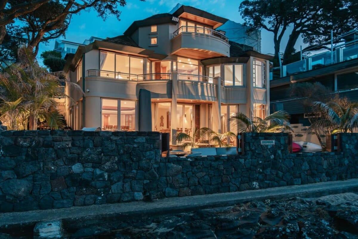 Takapuna Beachfront W Stunning Views Оукланд Екстериор снимка