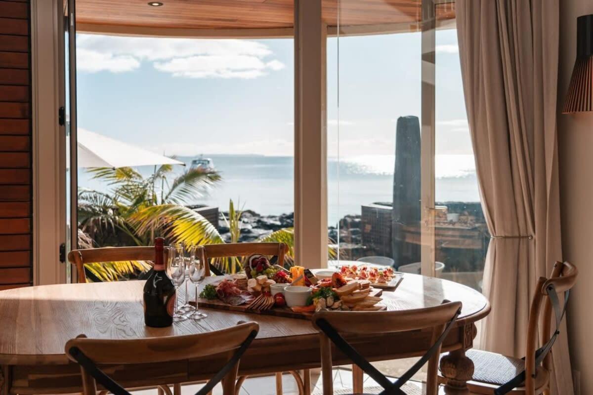 Takapuna Beachfront W Stunning Views Оукланд Екстериор снимка