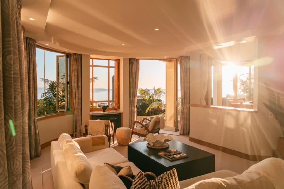 Takapuna Beachfront W Stunning Views Оукланд Екстериор снимка